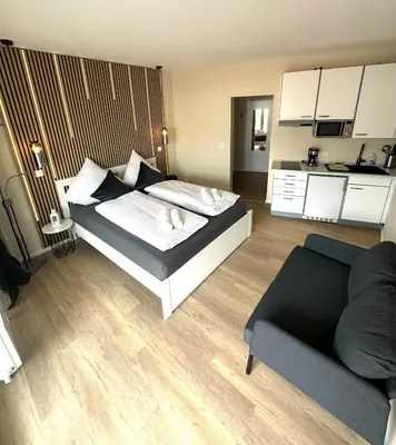 Ein Bett oder Betten in einem Zimmer der Unterkunft Traumhafte Ferienwohnung - direkter Meerblick - 50m zum Strand in Cuxhaven Duhnen in 1A Lage im Haus Seehütte