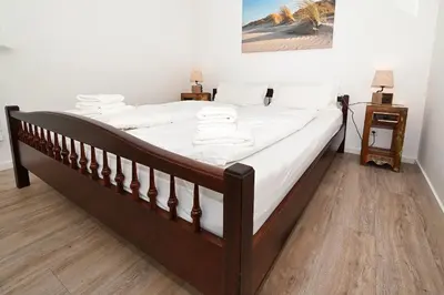 Ein Bett oder Betten in einem Zimmer der Unterkunft Büsumer Hochhaus Meerblick 2