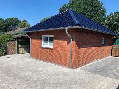 Das Gebäude in dem sich das Ferienhaus befindet