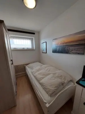 Ein Bett oder Betten in einem Zimmer der Unterkunft FeWo Terrassenhaus Duhnen mit Meerblick - 6. Etage