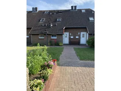 Das Gebäude in dem sich das Ferienhaus befindet