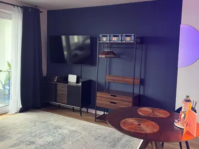 TV/Unterhaltungsangebot in der Unterkunft CuxHeaven - modernes Studio-Apartment direkt am Meer mit Pool, Sauna und Massage