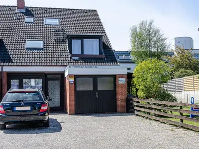 Das Gebäude in dem sich das Ferienhaus befindet
