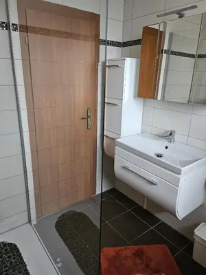 Ein Badezimmer in der Unterkunft Ferienwohnung Monteurwohnung - b63890