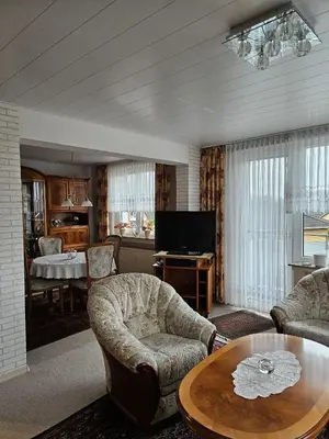 Ein Sitzbereich in der Unterkunft Ferienwohnung Monteurwohnung - b63890