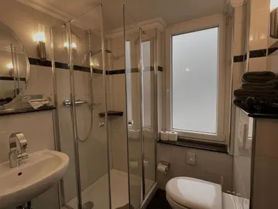 Ein Badezimmer in der Unterkunft Deichvoigt Fewo nah am Sandstrand Döse Duhnen