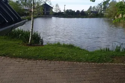 Blick auf einen Fluss in der Nähe des Ferienhauses