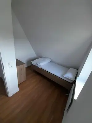 Ein Bett oder Betten in einem Zimmer der Unterkunft Häuschen am See
