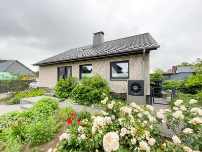 Ein Garten an der Unterkunft Ferienhaus Lindenweg Bad Bederkesa