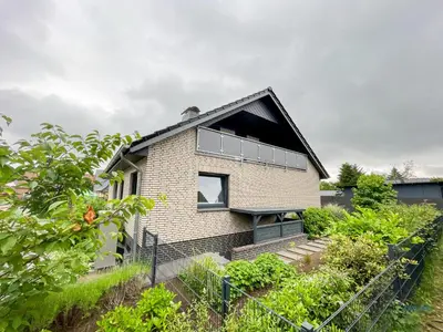 Das Gebäude in dem sich das Ferienhaus befindet