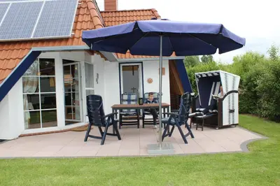 Ein Patio oder anderer Außenbereich in der Unterkunft Ferienhaus Carolin am Nordseedeich
