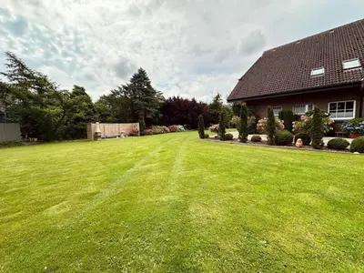 Ein Garten an der Unterkunft Sanja - Ferienwohnung im Friesenhof