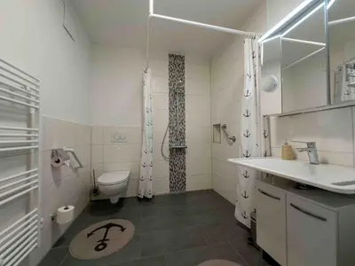 Ein Badezimmer in der Unterkunft Elegantes Apartment Ankerplatz Duhnen