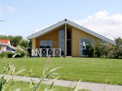 Das Gebäude in dem sich das Ferienhaus befindet