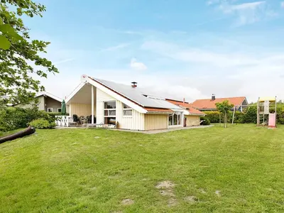 Das Gebäude in dem sich das Ferienhaus befindet