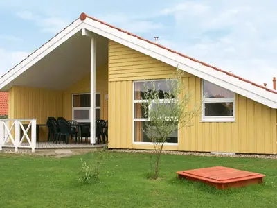 Das Gebäude in dem sich das Ferienhaus befindet