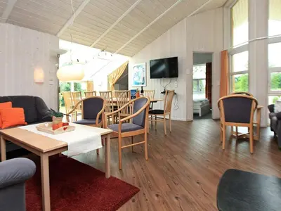 TV/Unterhaltungsangebot in der Unterkunft 12 person holiday home in Otterndorf