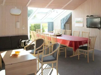 TV/Unterhaltungsangebot in der Unterkunft 12 person holiday home in Otterndorf