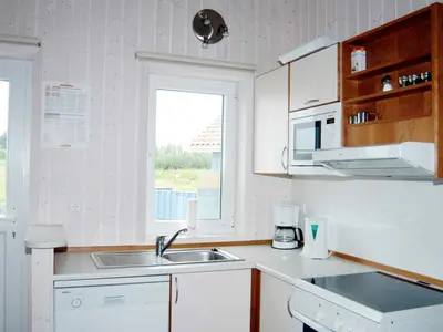 Küche/Küchenzeile in der Unterkunft 6 person holiday home in Otterndorf