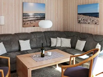 Ein Sitzbereich in der Unterkunft 12 person holiday home in Otterndorf