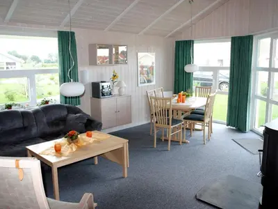 Ein Sitzbereich in der Unterkunft 6 person holiday home in Otterndorf