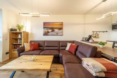 Ein Sitzbereich in der Unterkunft De Wisch - Frisch renovierte Wohnung direkt am Deich