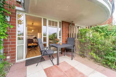 Ein Balkon oder eine Terrasse in der Unterkunft De Wisch - Frisch renovierte Wohnung direkt am Deich