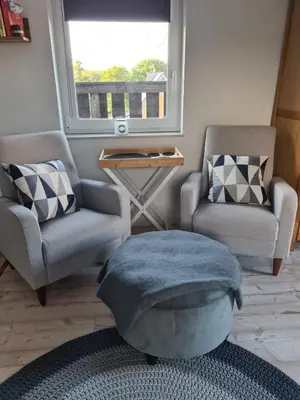 Ein Sitzbereich in der Unterkunft Ferienwohnung Schnelzer