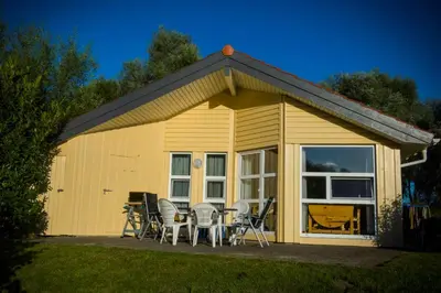 Das Gebäude in dem sich das Ferienhaus befindet