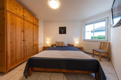 Ein Bett oder Betten in einem Zimmer der Unterkunft Ferienhaus Achteck am Deich, Graureiherweg 4a