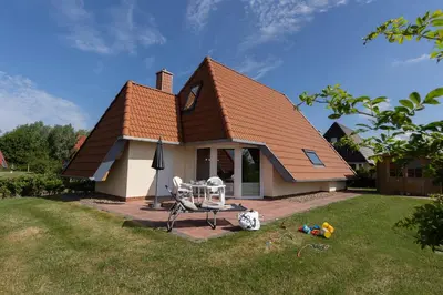 Das Gebäude in dem sich das Ferienhaus befindet