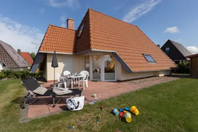 Das Gebäude in dem sich das Ferienhaus befindet