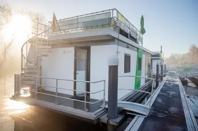 Das Gebäude in dem sich das Ferienhaus befindet