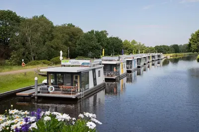 Blick auf einen Fluss in der Nähe des Ferienhauses