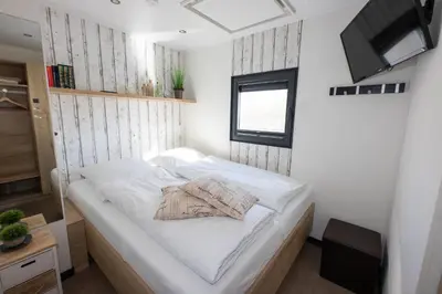 Ein Bett oder Betten in einem Zimmer der Unterkunft Hausboot 