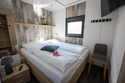 Ein Bett oder Betten in einem Zimmer der Unterkunft Hausboot 