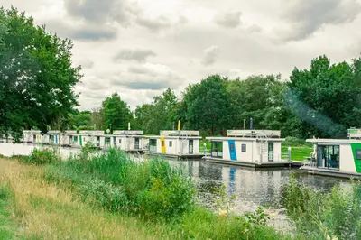 Blick auf einen Fluss in der Nähe des Ferienhauses
