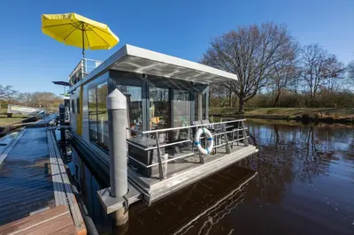 Blick auf einen Fluss in der Nähe des Ferienhauses
