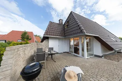 Das Gebäude in dem sich das Ferienhaus befindet