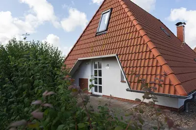 Das Gebäude in dem sich das Ferienhaus befindet