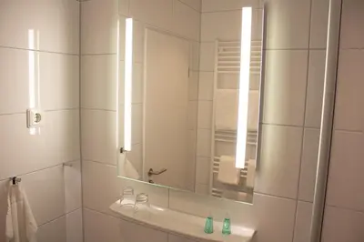 Ein Badezimmer in der Unterkunft Cuxlandhotel Doppelzimmer 119