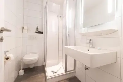 Ein Badezimmer in der Unterkunft Cuxlandhotel Doppelzimmer 120