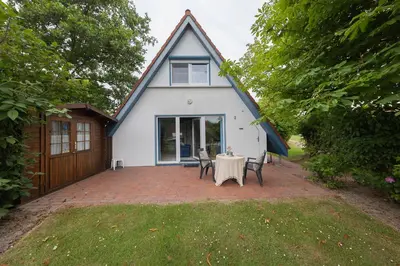 Ein Garten an der Unterkunft Ferienhaus Vogelsand 02