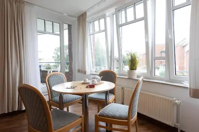 Ein Sitzbereich in der Unterkunft Appartement Kormoranweg 42-203