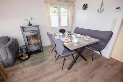 Ein Sitzbereich in der Unterkunft Ferienhaus Mellumplate 08
