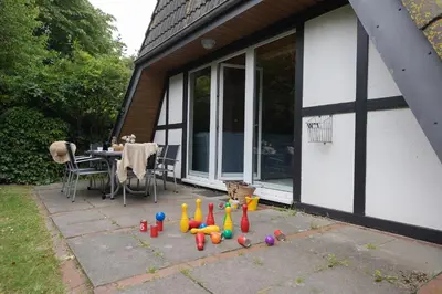 Das Gebäude in dem sich das Ferienhaus befindet