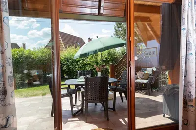Ein Garten an der Unterkunft Ferienhaus Medemsand 15