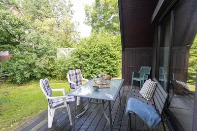 Ein Garten an der Unterkunft Ferienhaus Robbenplate 11