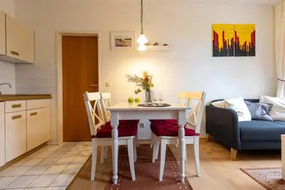 Küche/Küchenzeile in der Unterkunft Ferienwohnung Sieltrift 4-04