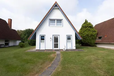Das Gebäude in dem sich das Ferienhaus befindet